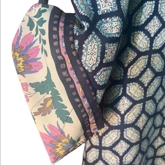 Whisper patterned shirt sleeves button - Picture 10 of 13